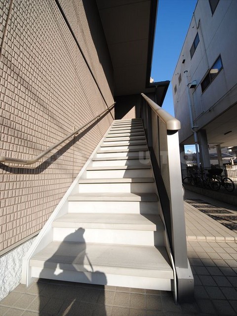 27/30 エントランス