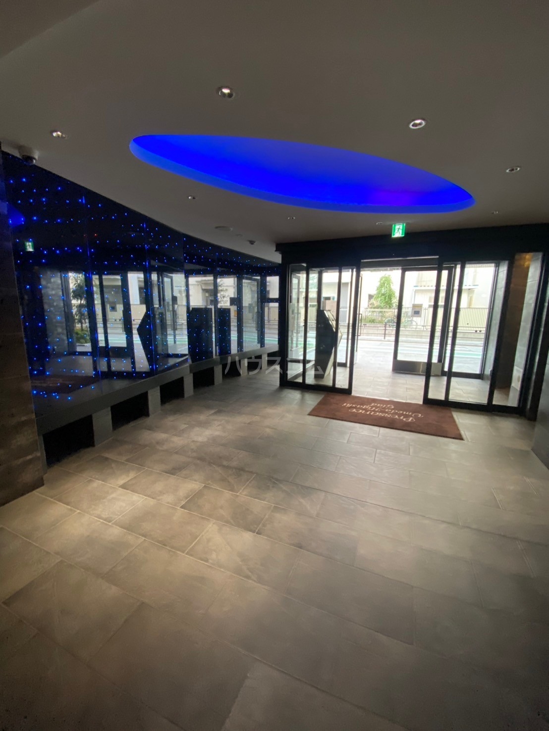 25/30 エントランス