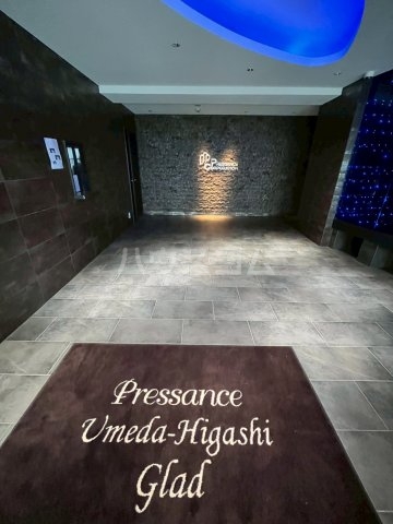 28/30 エントランス