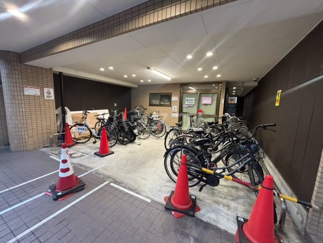 27/30 エントランス