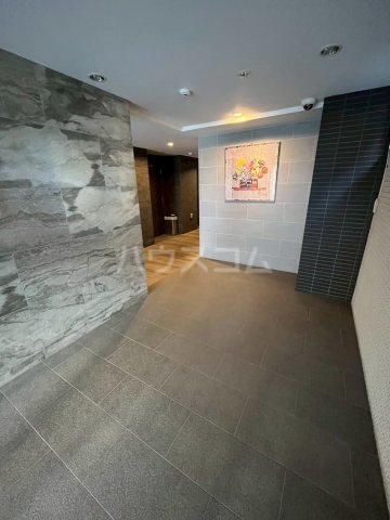 28/30 エントランス