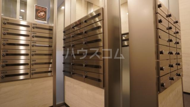 21/30 エントランス