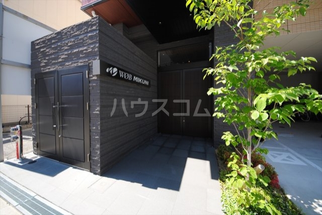 23/30 エントランス