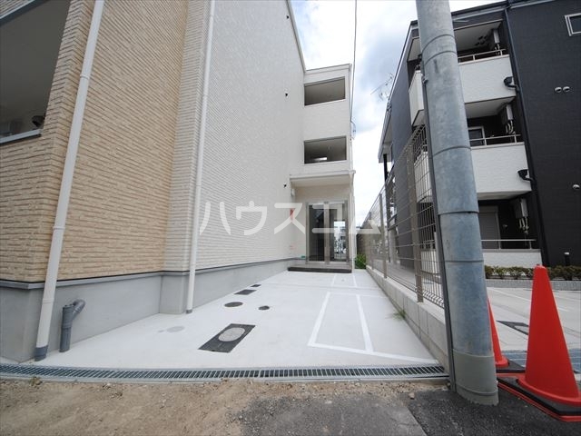 20/29 駐車場