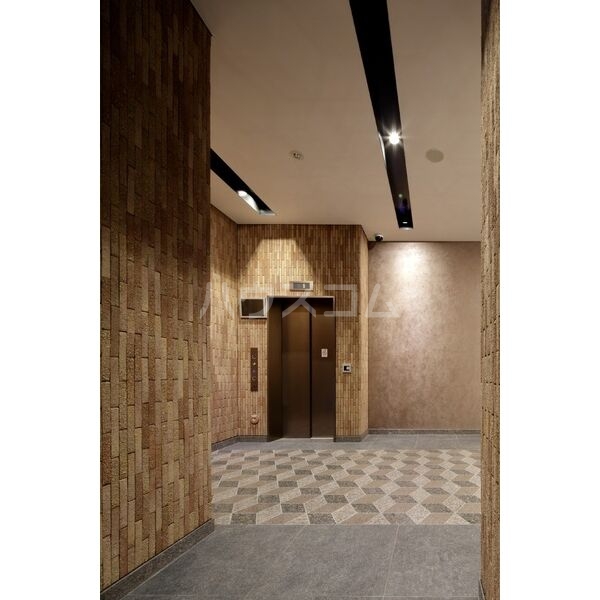 18/28 エントランス