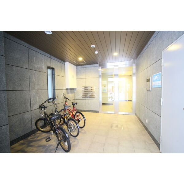 14/19 エントランス