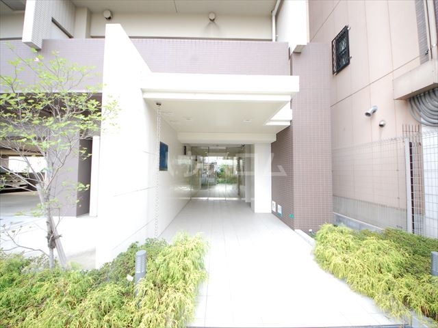 24/30 エントランス