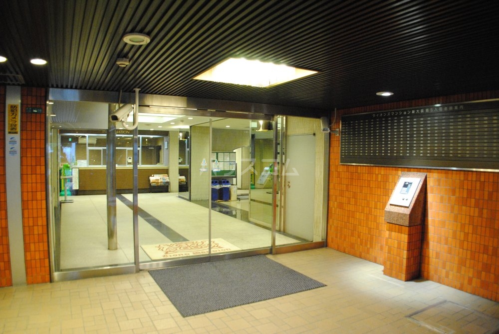 24/30 エントランス