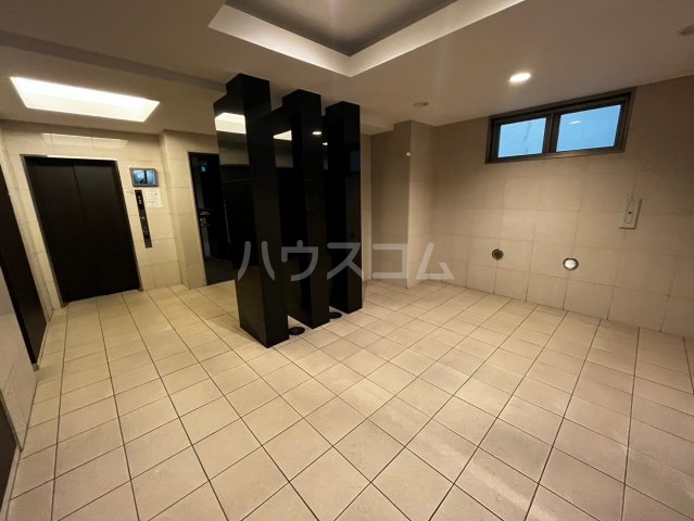 25/30 エントランス