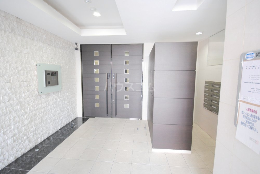 20/30 エントランス