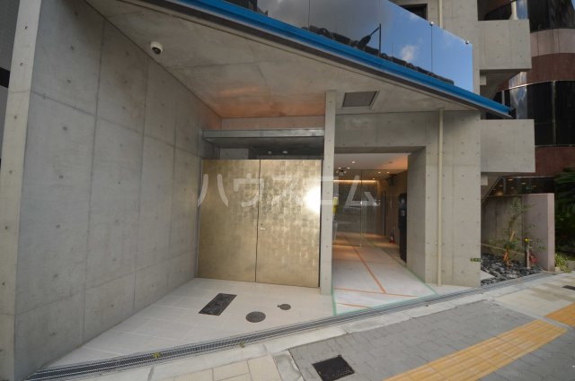 28/30 エントランス