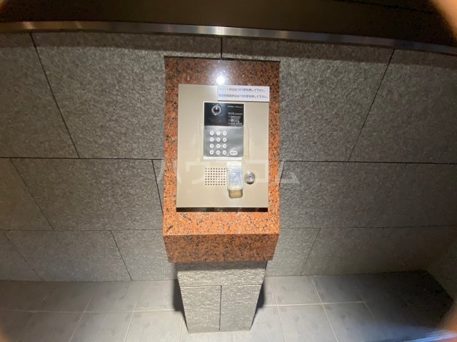 22/30 エントランス