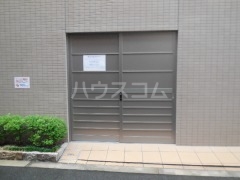 23/30 エントランス