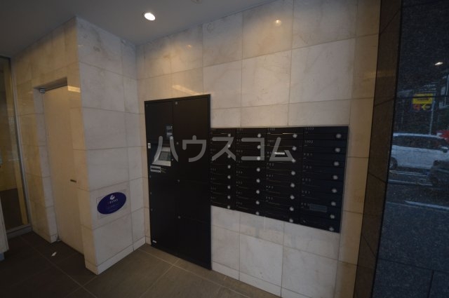 20/30 エントランス