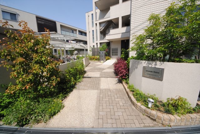 20/28 エントランス