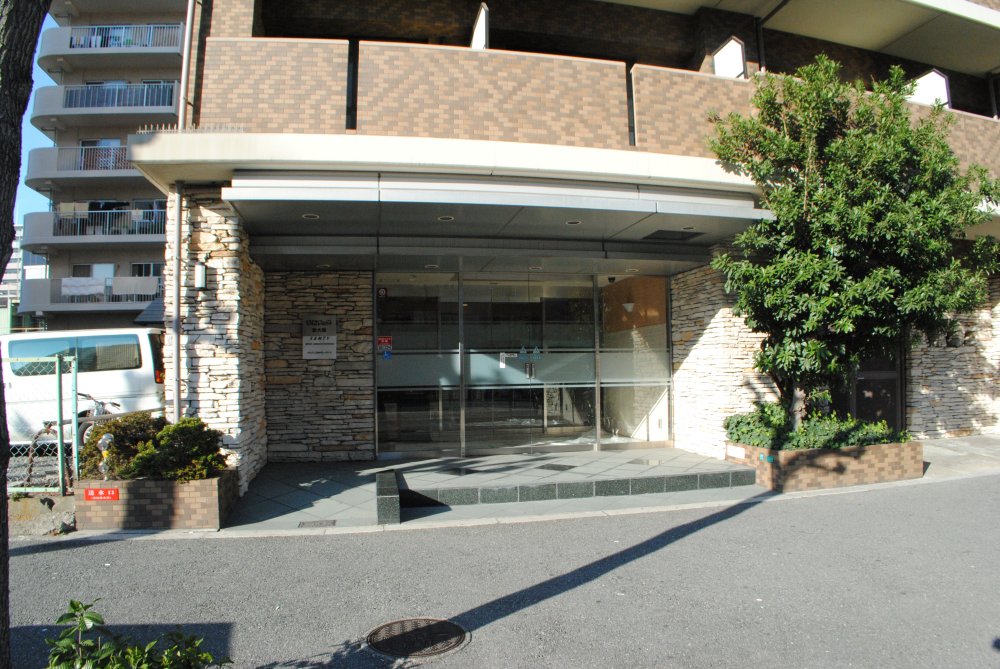 18/28 エントランス