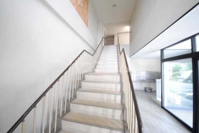 18/25 エントランス