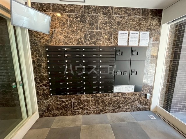 23/30 エントランス