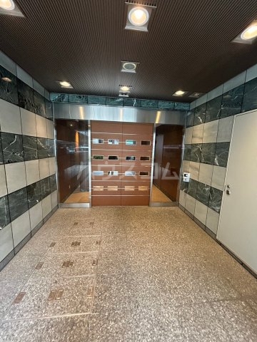 26/30 エントランス