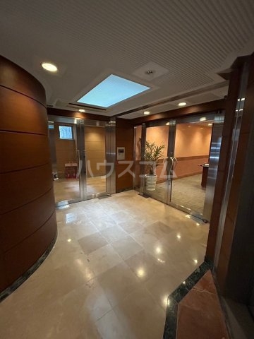 21/28 エントランス