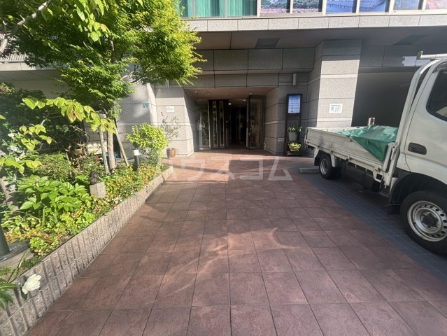 24/30 エントランス