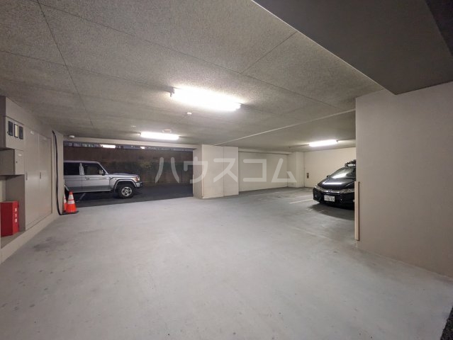 27/30 駐車場