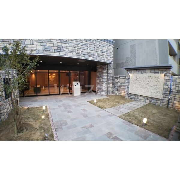 19/30 エントランス