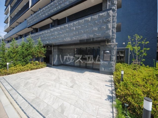 18/28 エントランス