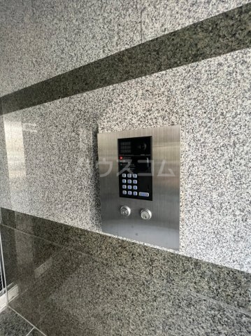 21/27 エントランス