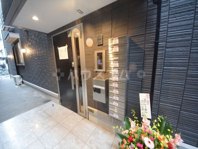 16/27 エントランス