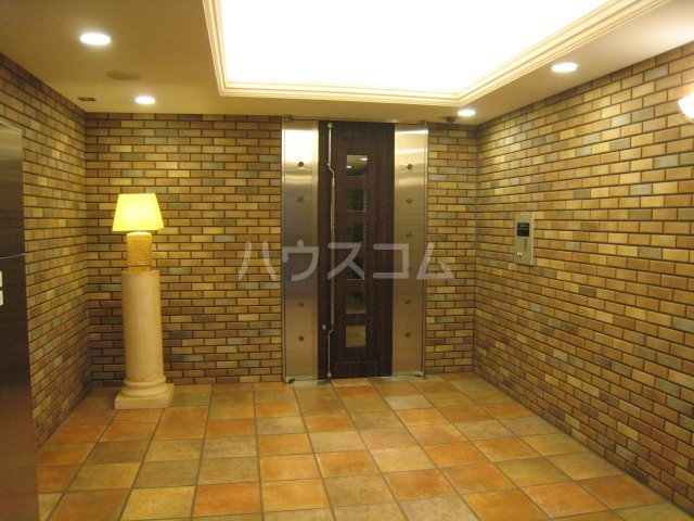 21/30 エントランス