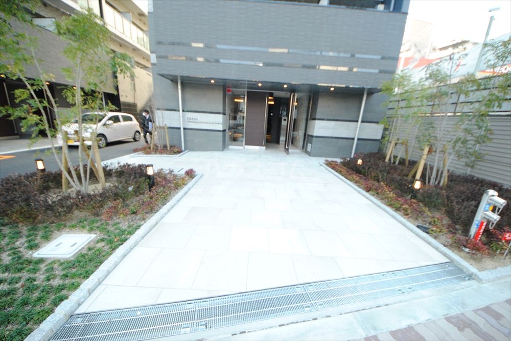 26/30 エントランス