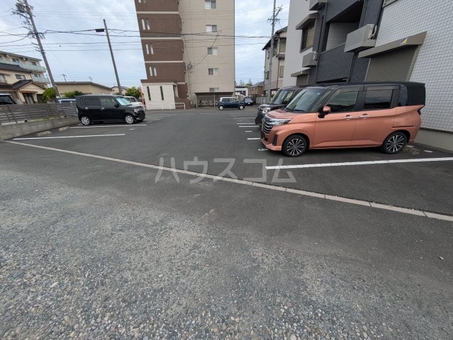 28/30 駐車場