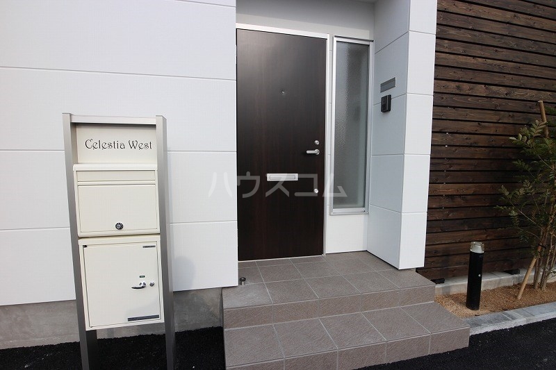 28/30 エントランス