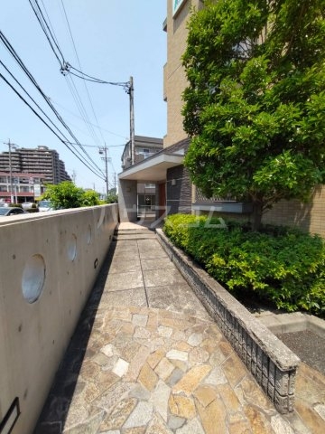 28/30 エントランス