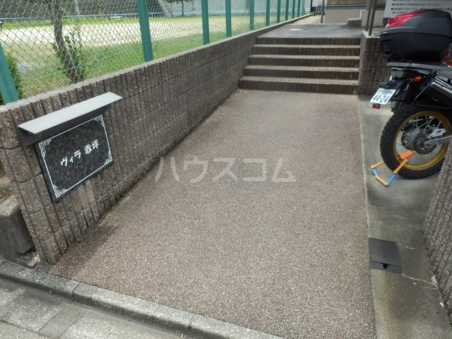 24/30 エントランス