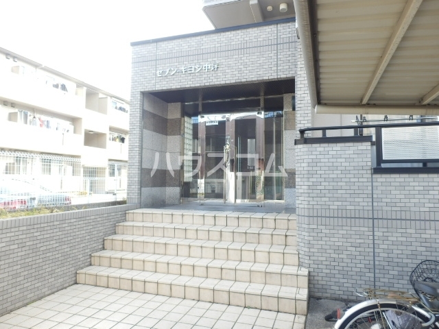 13/18 エントランス