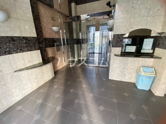 19/25 エントランス