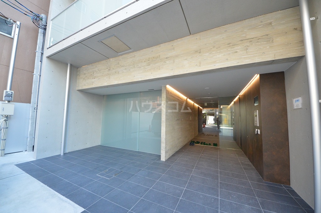 25/30 エントランス