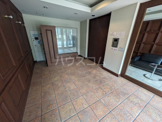 23/30 エントランス