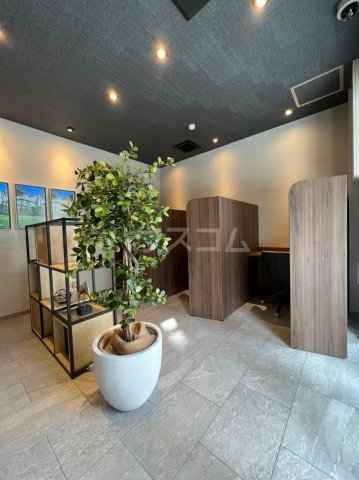 28/30 エントランス