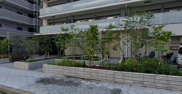 28/30 エントランス