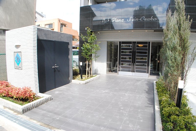 22/25 エントランス