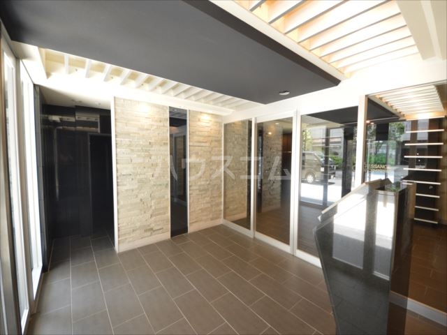 17/27 エントランス