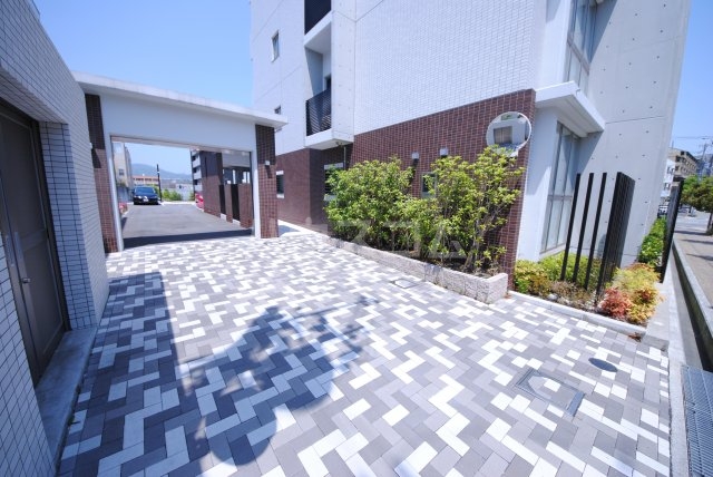 28/30 エントランス