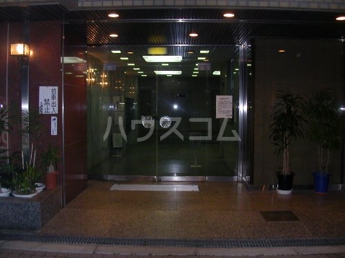 21/30 エントランス