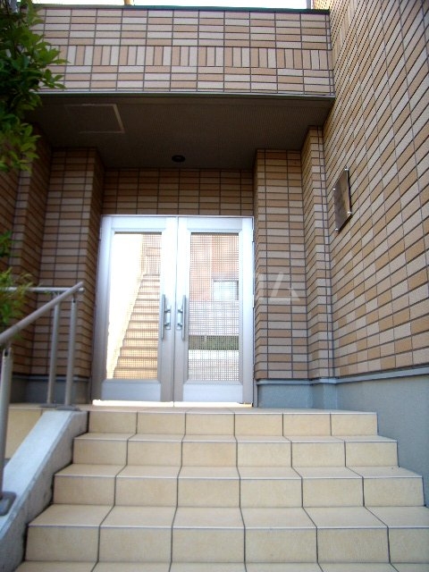 14/18 エントランス