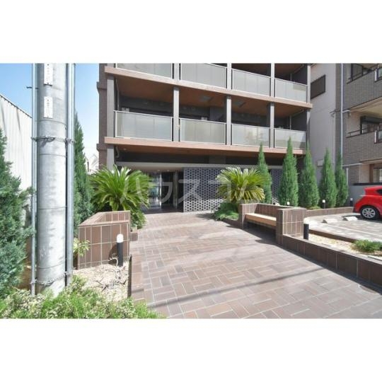 16/23 エントランス