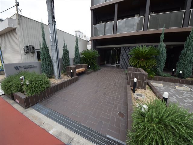 26/30 エントランス