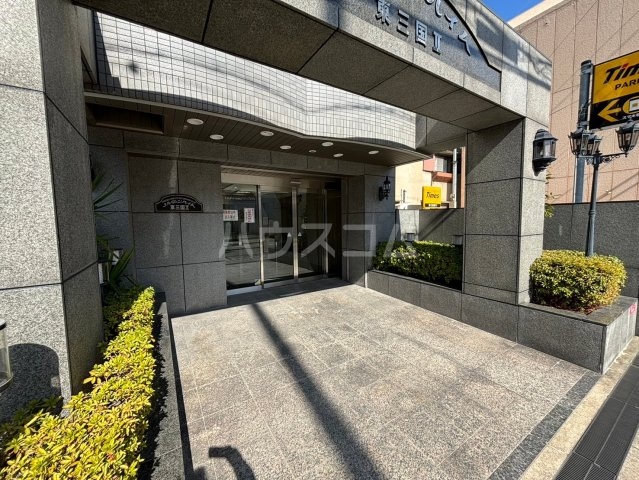 21/30 エントランス